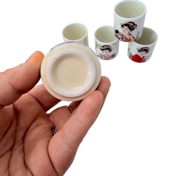 Sake Cups, Set of 5 Japanese Sake Set, Geisha Print, Vintage - Picture 3 of 3